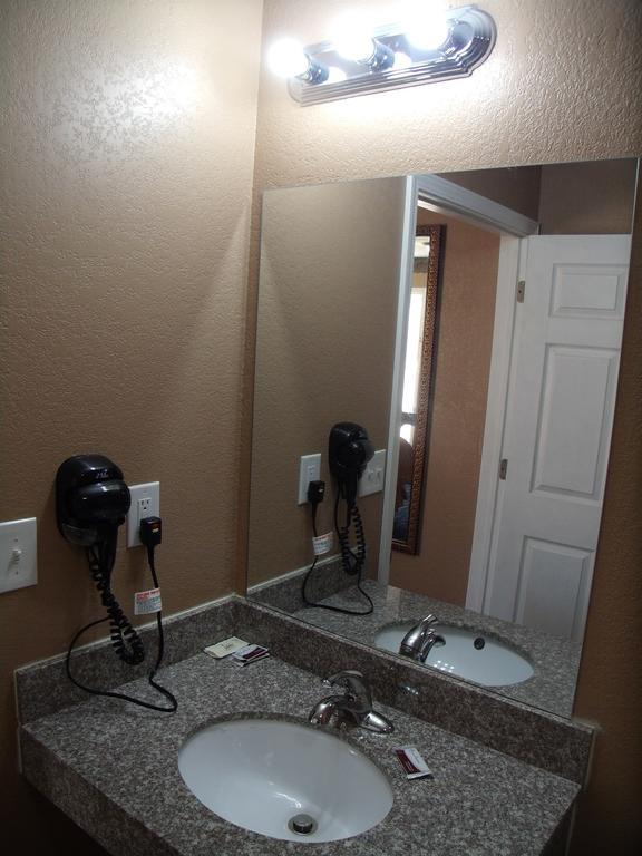 Country Inn Sterling Bagian luar foto