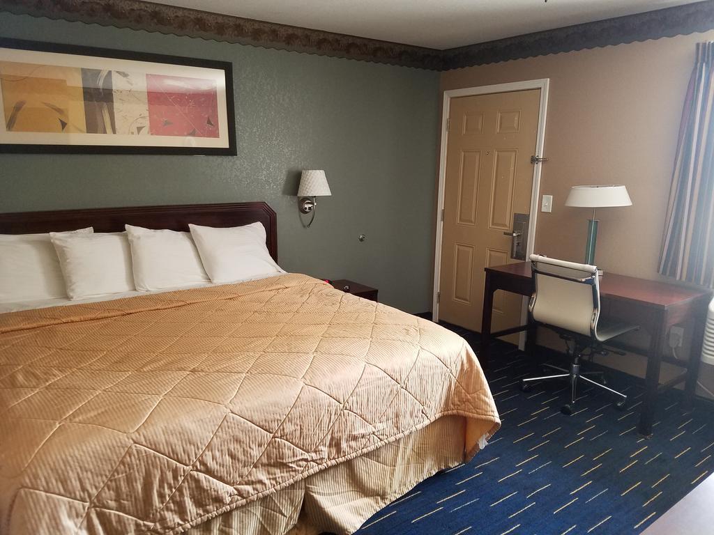 Country Inn Sterling Bagian luar foto