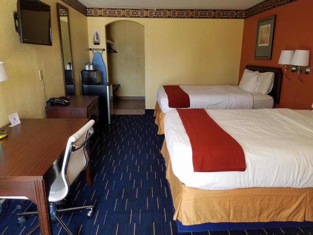 Country Inn Sterling Bagian luar foto