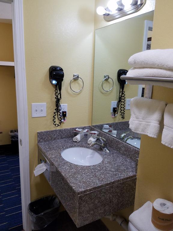 Country Inn Sterling Bagian luar foto